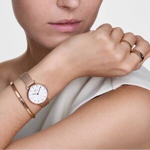 Daniel Wellington Rose Gold Mesh Watch with White Dial-New Battery